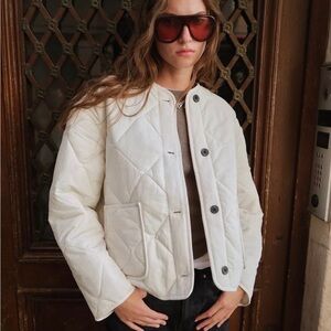 New Zara quilted jacket with patch pockets in ecru -large